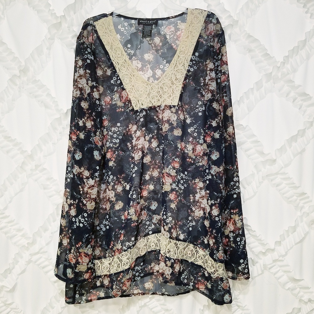 About A Girl Sheer Floral Lace Tunic Top Medium